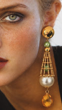 Load image into Gallery viewer, Orecchini vintage “The Golden Cage”
