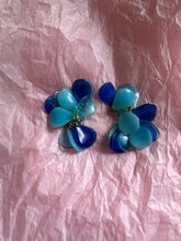 Load image into Gallery viewer, Orecchini vintage “petal”
