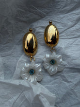 Carica l'immagine nel visualizzatore di Gallery, Orecchini vintage “Fleur”
