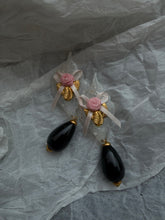 Carica l'immagine nel visualizzatore di Gallery, Orecchini vintage “perle noire”
