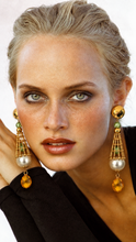 Load image into Gallery viewer, Orecchini vintage “The Golden Cage”
