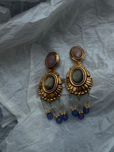 Load image into Gallery viewer, Orecchini vintage “gocce di lavanda”
