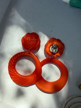 Carica l'immagine nel visualizzatore di Gallery, Orecchini vintage “florange”
