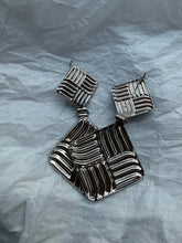 Carica l'immagine nel visualizzatore di Gallery, Orecchini vintage “silver wave”
