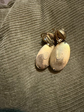 Carica l'immagine nel visualizzatore di Gallery, Orecchini vintage “cherry relic”
