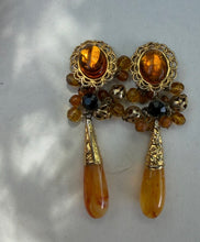 Carica l'immagine nel visualizzatore di Gallery, Orecchini vintage “honey drops”

