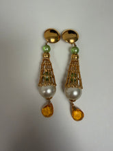 Load image into Gallery viewer, Orecchini vintage “The Golden Cage”
