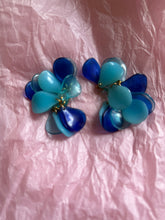 Load image into Gallery viewer, Orecchini vintage “petal”
