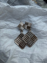 Carica l'immagine nel visualizzatore di Gallery, Orecchini vintage “silver wave”
