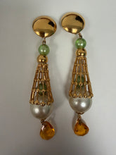 Load image into Gallery viewer, Orecchini vintage “The Golden Cage”
