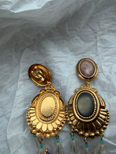 Load image into Gallery viewer, Orecchini vintage “gocce di lavanda”
