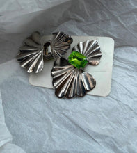 Carica l'immagine nel visualizzatore di Gallery, Orecchini vintage “ emerald shell”

