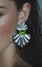 Carica l'immagine nel visualizzatore di Gallery, Orecchini vintage “ emerald shell”
