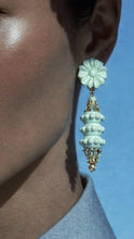 Load image into Gallery viewer, Orecchini vintage “Mint Royale”
